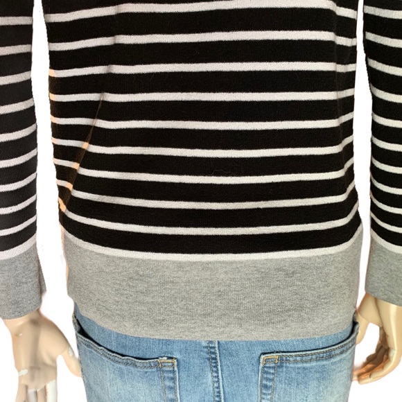 3/$30 Jessica Black & White Striped Sweater Size M - Picture 6 of 14